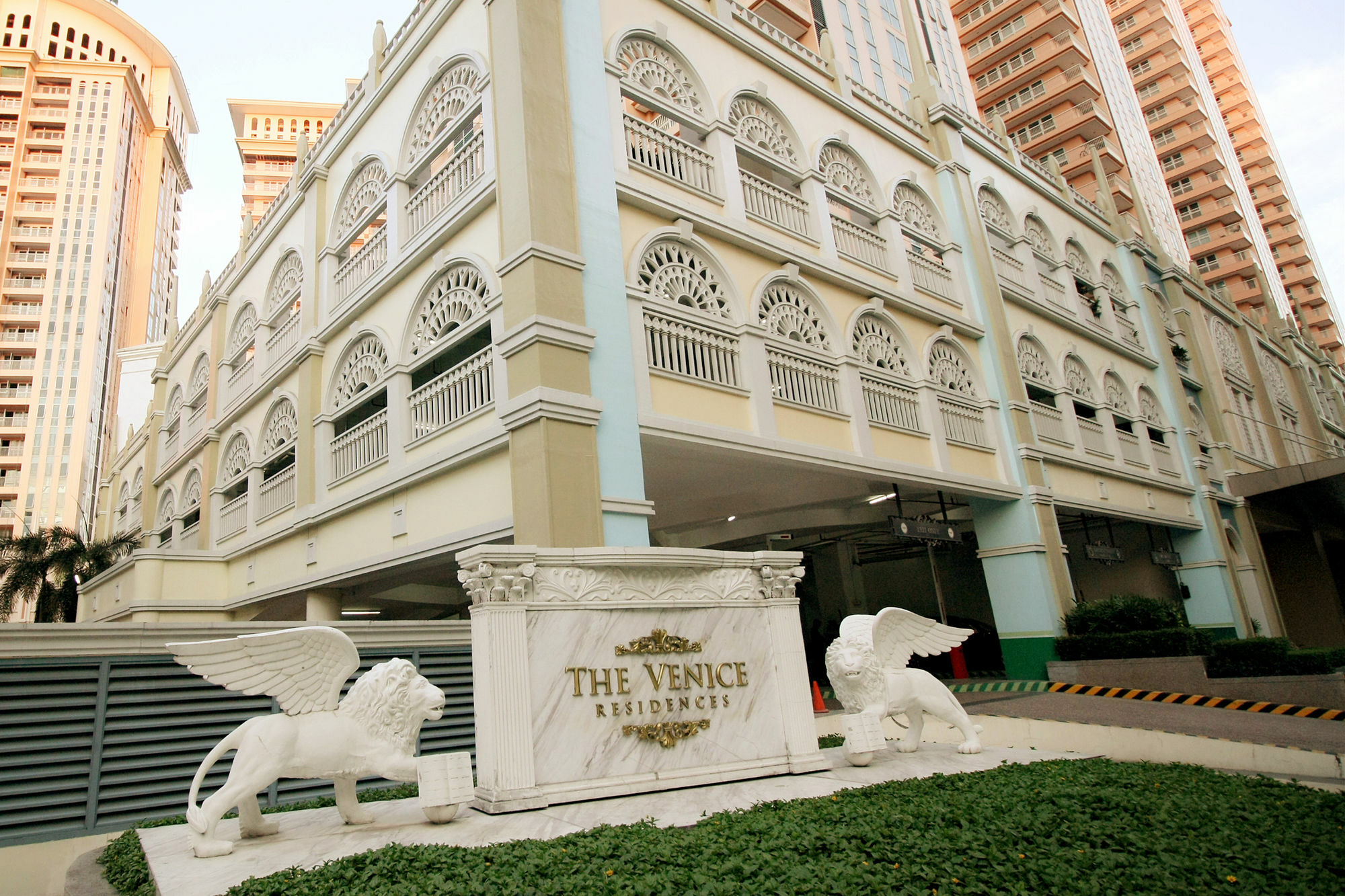 Maxstays - Max Style @ The Venice Residences Taguig Buitenkant foto